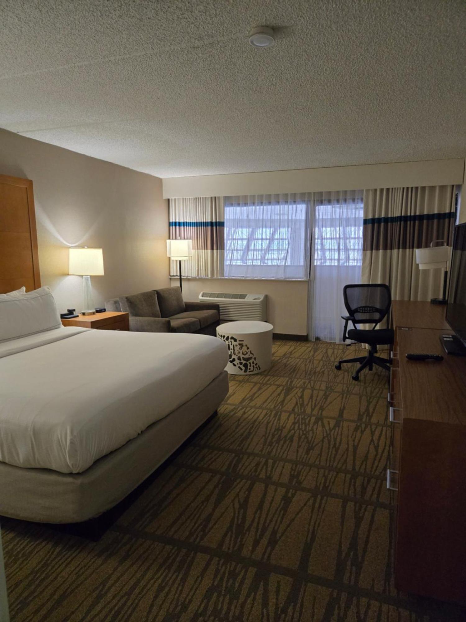 DoubleTree by Hilton Rochester Henrietta Exterior foto