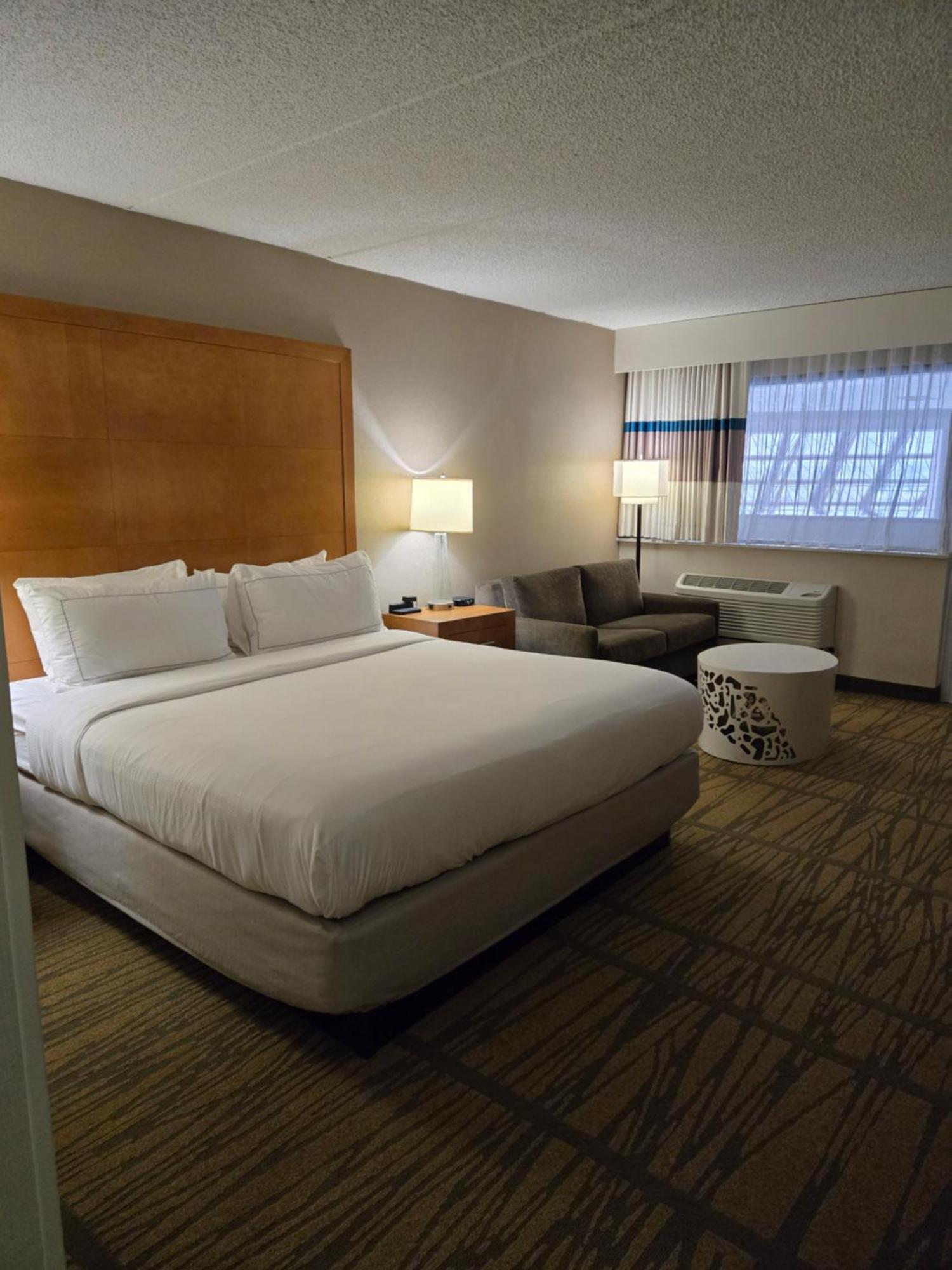 DoubleTree by Hilton Rochester Henrietta Exterior foto